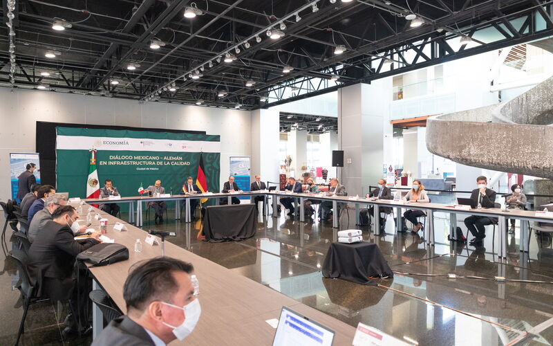 Representatives from the public and private sector as well as experts from QI institutions attended the meeting