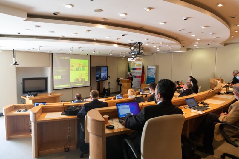 Der Metrologie-Workshop fand in hybridem Format im CENAM-Auditorium statt
