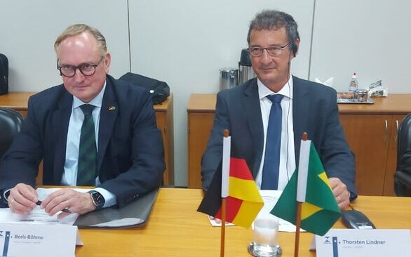 Boris Böhme (left) and Thorsten Lindner (right), BMWK, meet with Brazilian stakeholders. © GPQI-GIZ