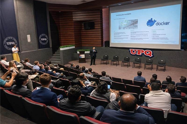 Photo: Symbolic picture from the roadshow (here: Carlos Ramirez from Wago)